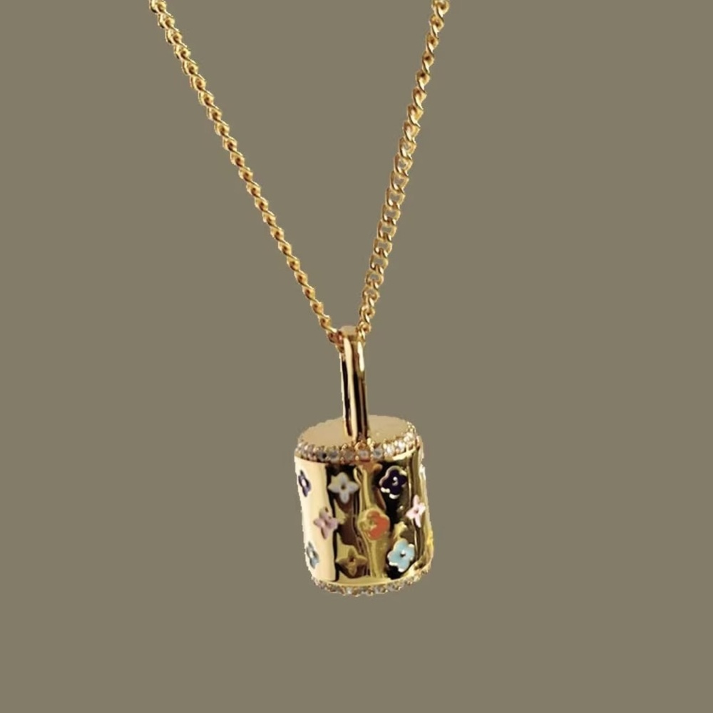 Luxury Fashion Pendant Gold Necklace - NEW